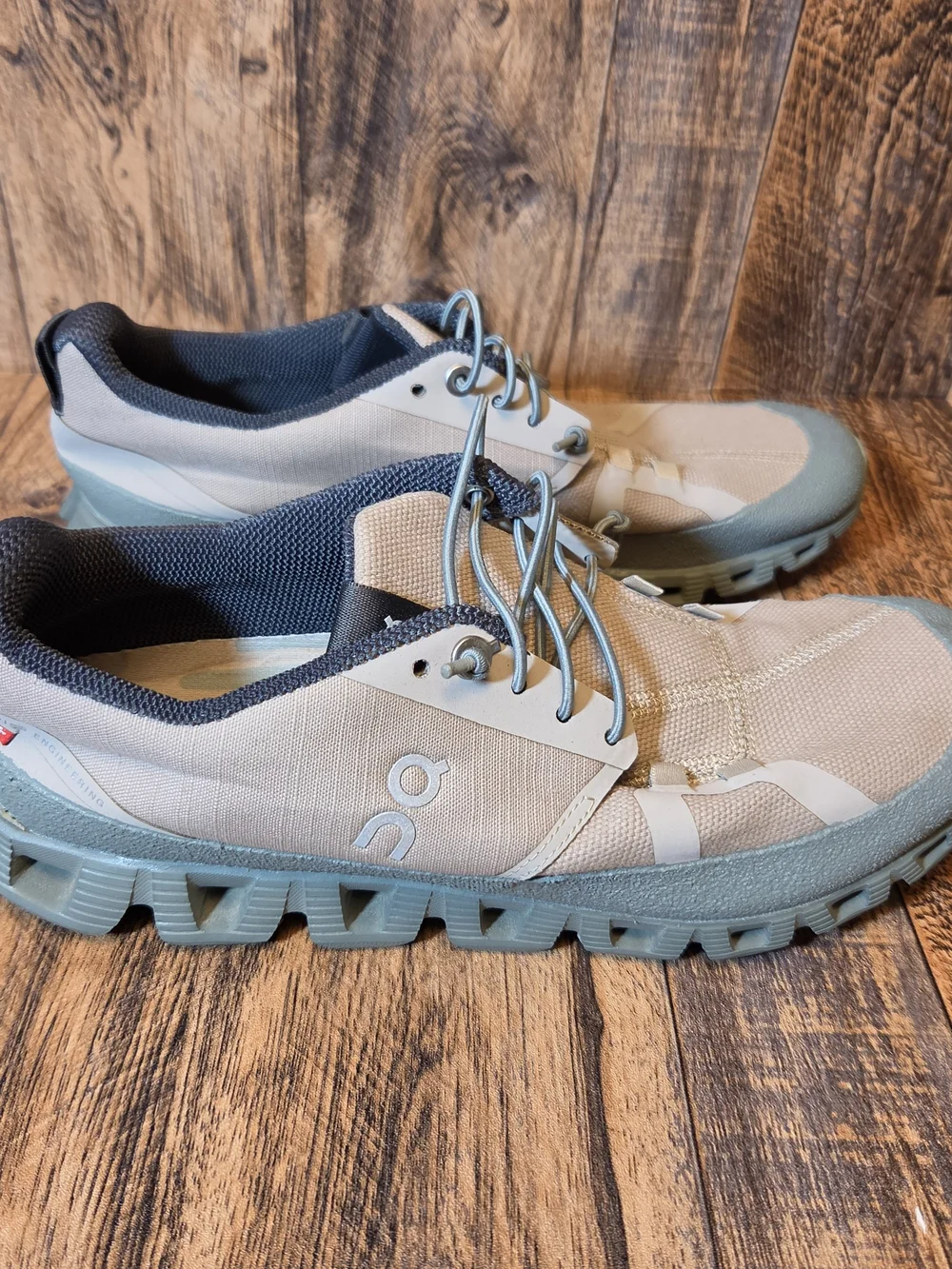 On Cloud Running Womens Low-Profile Running Shoes in Beige/Blue